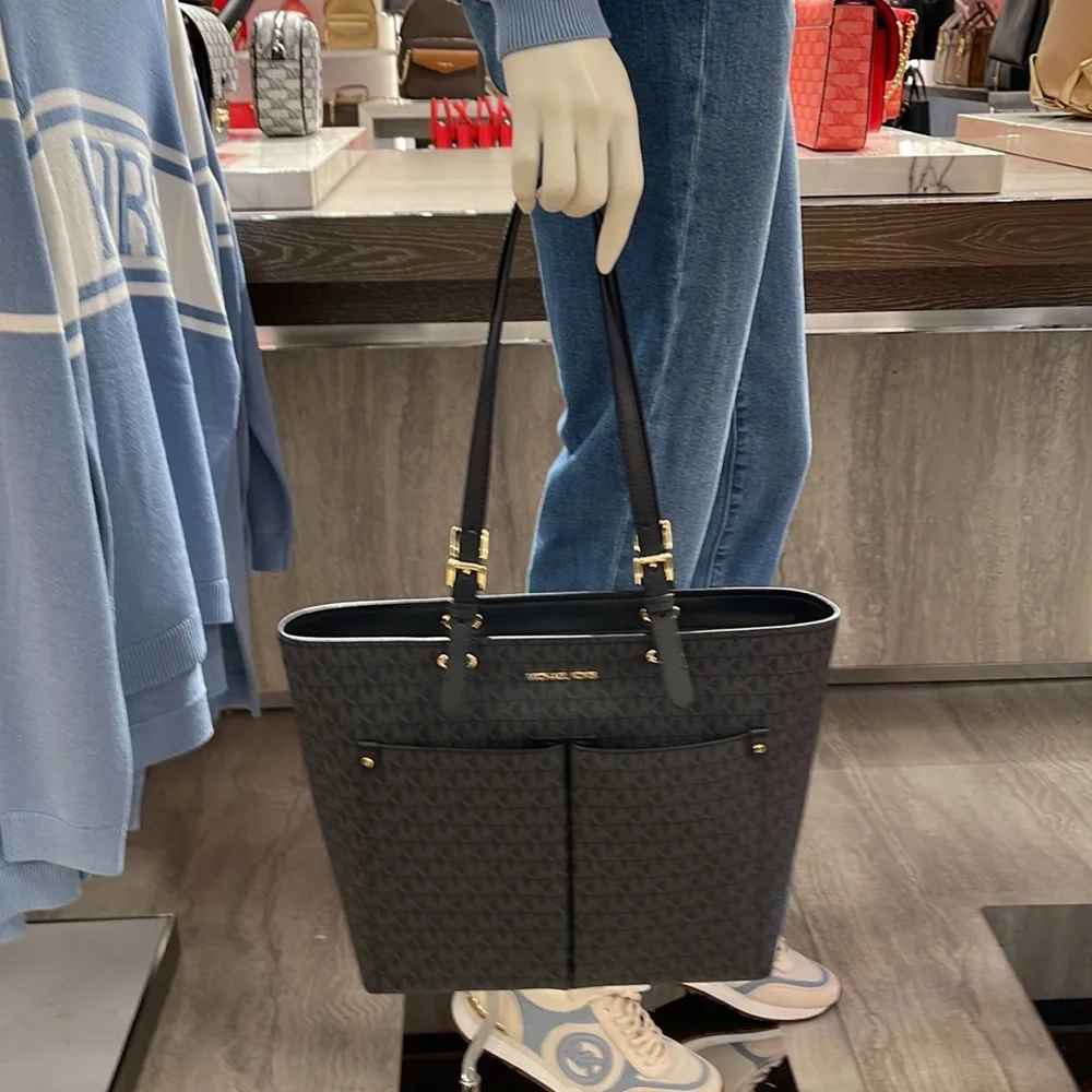 MICHAEL KORS JET SET TRAVEL MEDIUM DOUBLE POCKET TOTE 
BLACK SIGNATURE
NWT - Picture 11 of 16